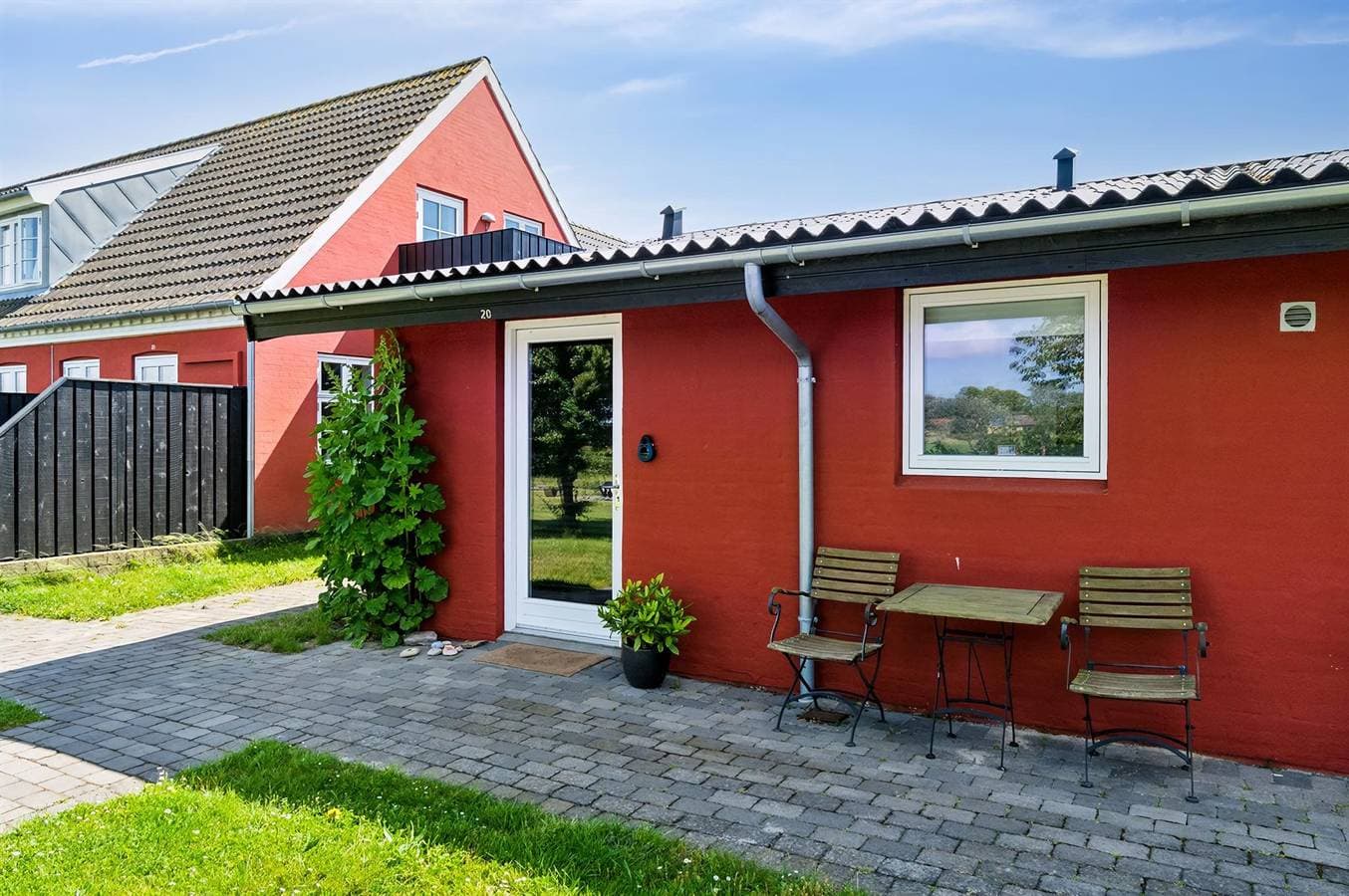 Foto 4 von 24: Pet friendly apartment in Aakirkeby with outdoor swimming pool