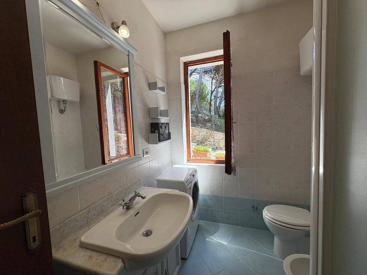 Foto 8 von 37: Two-Bedroom Apartment with Terrace and Sea View