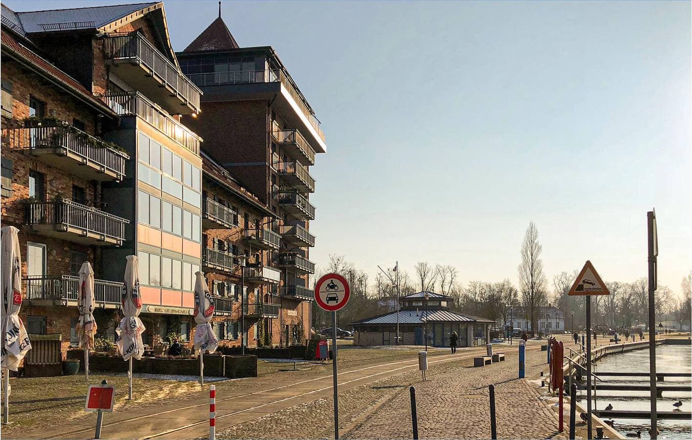 Foto 10 von 16: Gemütliches Hausboot mit Terrasse & WiFi in der Nähe des Stadtzentrums von Neuruppin