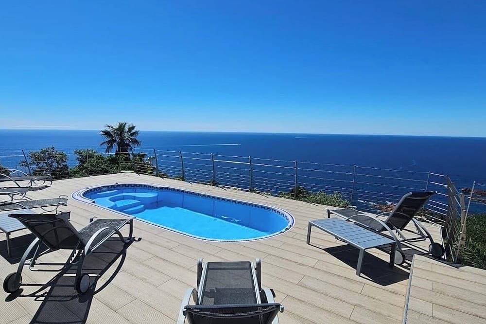 „Ein Stück Paradies“: Luxusvilla mit paradiesischem Blick – Last Minute Angebot 1