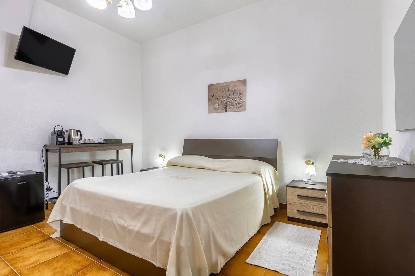 Foto 9 von 24: Zimmer 'Nausicaa's' mit Balkon, WLAN und Klimaanlage