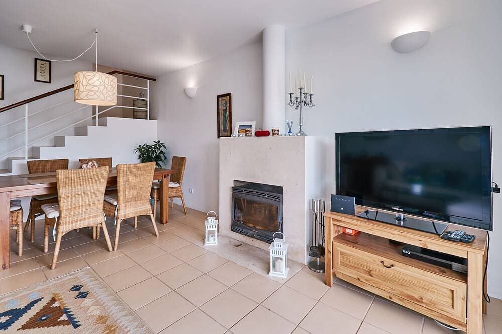 Foto 13 von 19: Schönes Ferienhaus mit Pool und Meerblick