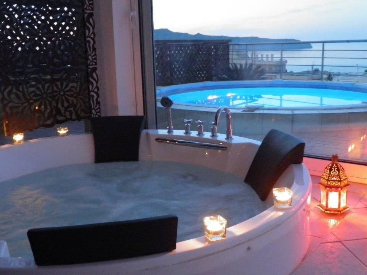 Sehr geräumiges Apartment mit eigenem Pool und Whirlpool 1