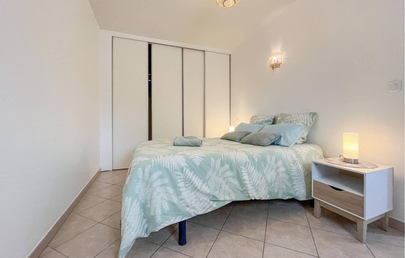 Foto 13 von 24: Gemütliche Wohnung mit WiFi, TV, AC & Parkplatz, 1000m nach Saint-Martin-de-Crau