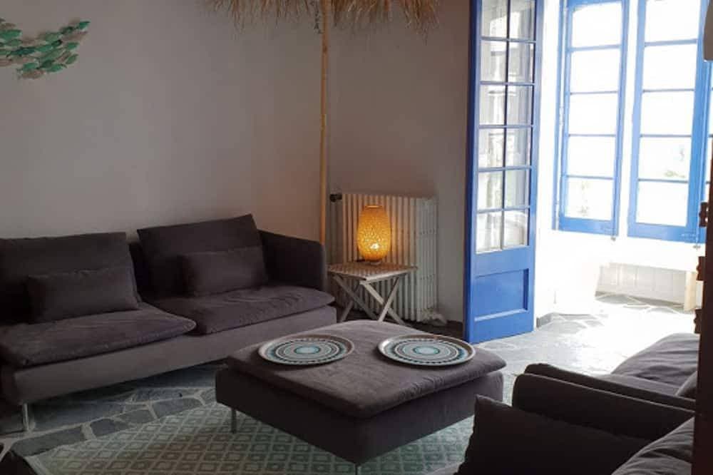 Foto 6 von 16: 'Villa Rubia' luxurious beachfront  house-chic Mediterranean Cadaques