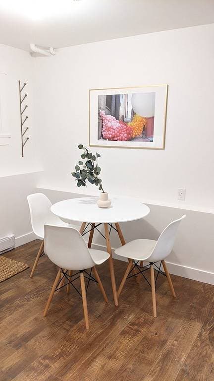 Foto 10 von 14: ❤  2 Bdrm Charmer - Central Location - Free Parking