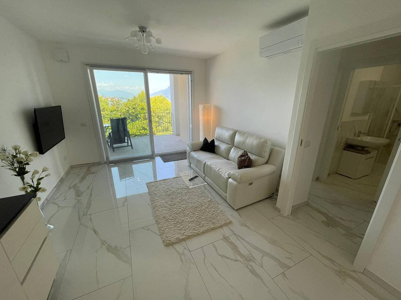 Foto 8 von 29: Isole apartment with pool and lake view in Baveno