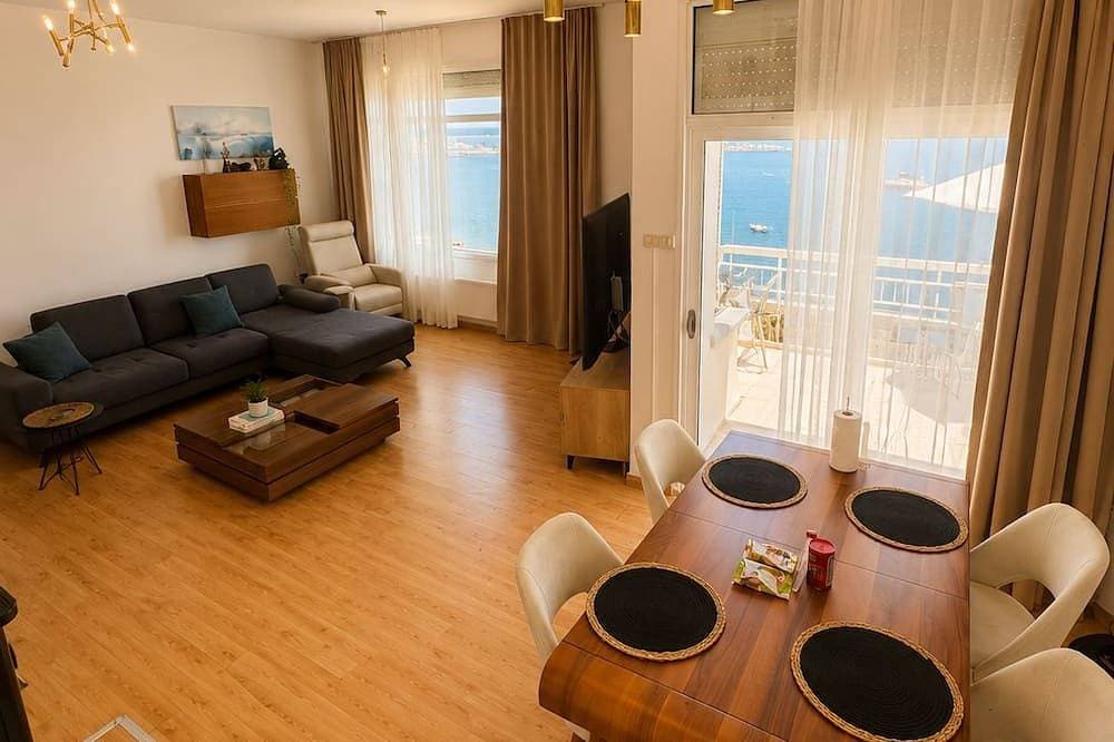 Foto 12 von 23: Kyrenia Beachfront 2 Bedroom Apartment