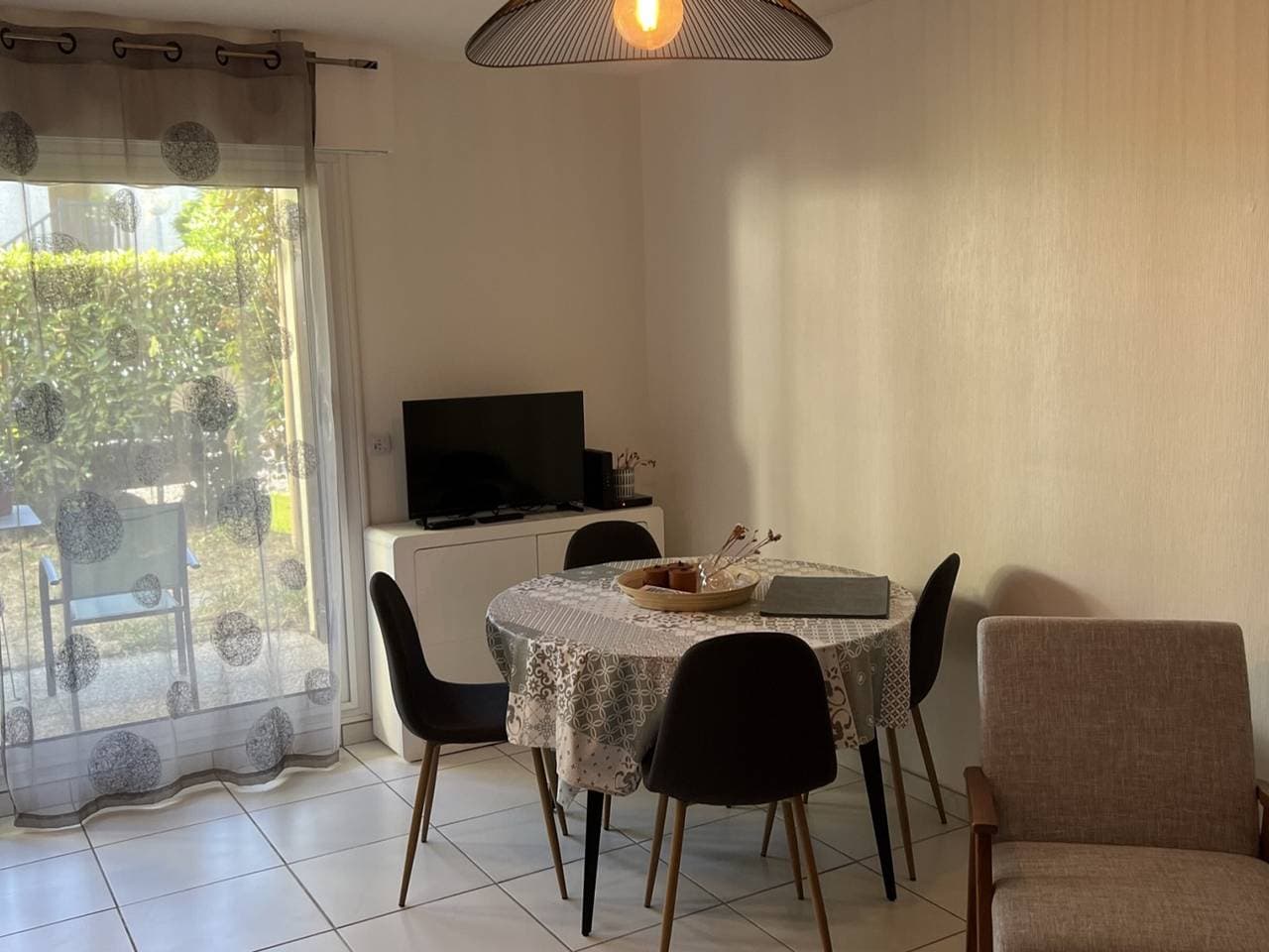 Foto 2 von 10: Zentrumnahes 2-Zimmer-Apartment mit Garten, Parkplatz und Internet