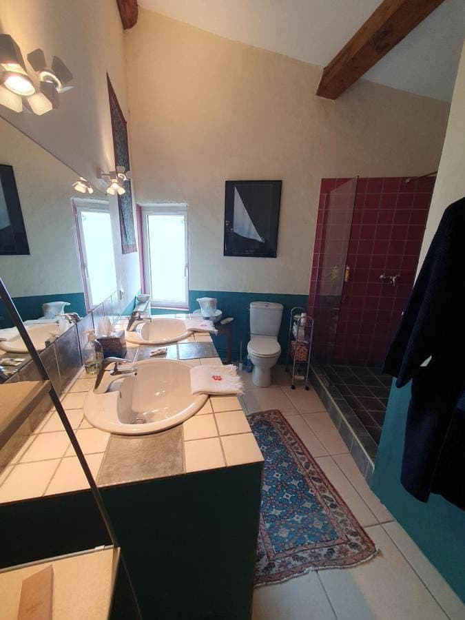Foto 4 von 10: Double Room with Private Bathroom