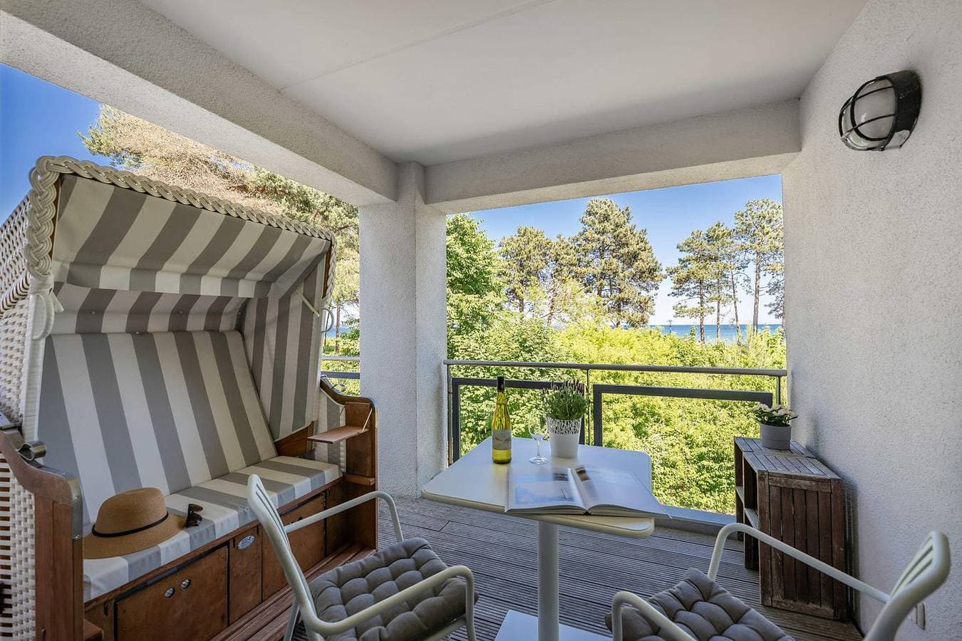 Stilvolle Ferienwohnung mit traumhaften Ostseeblick 1