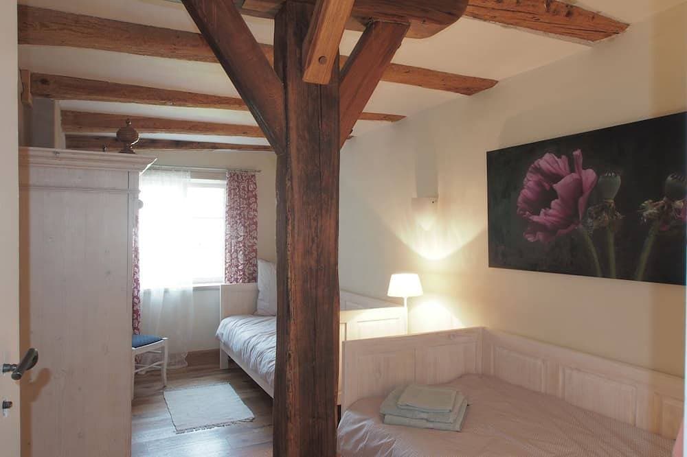 Foto 3 von 30: Ferienwohnung Hochparterre mit Seeblick 200m zum See