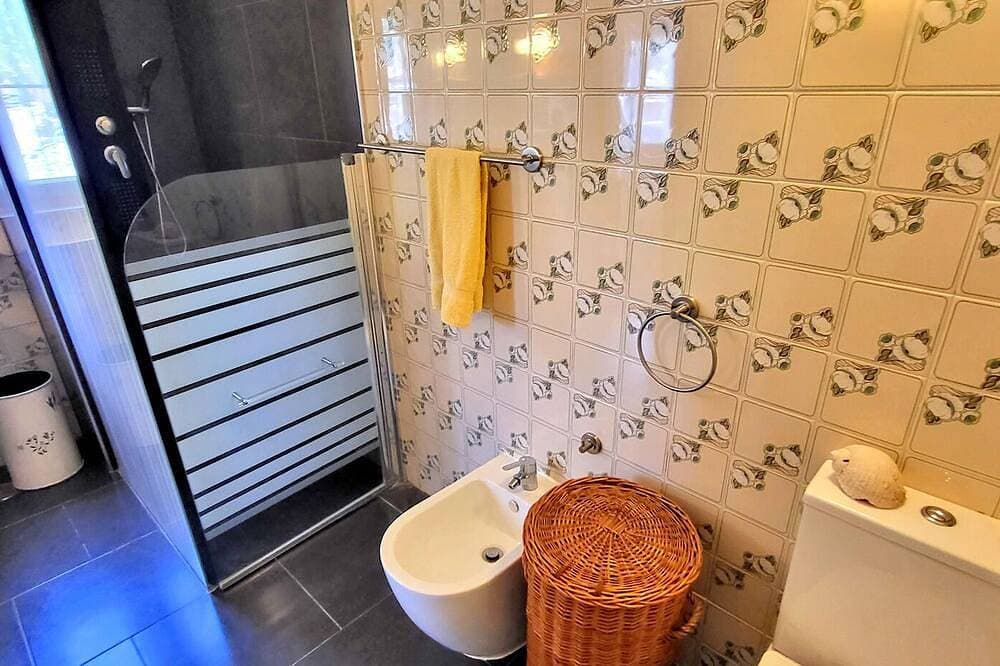 Foto 13 von 30: Traumhaftes Haus in ruhiger Lage mit Meerblick, Terrasse und Garten, WiFi