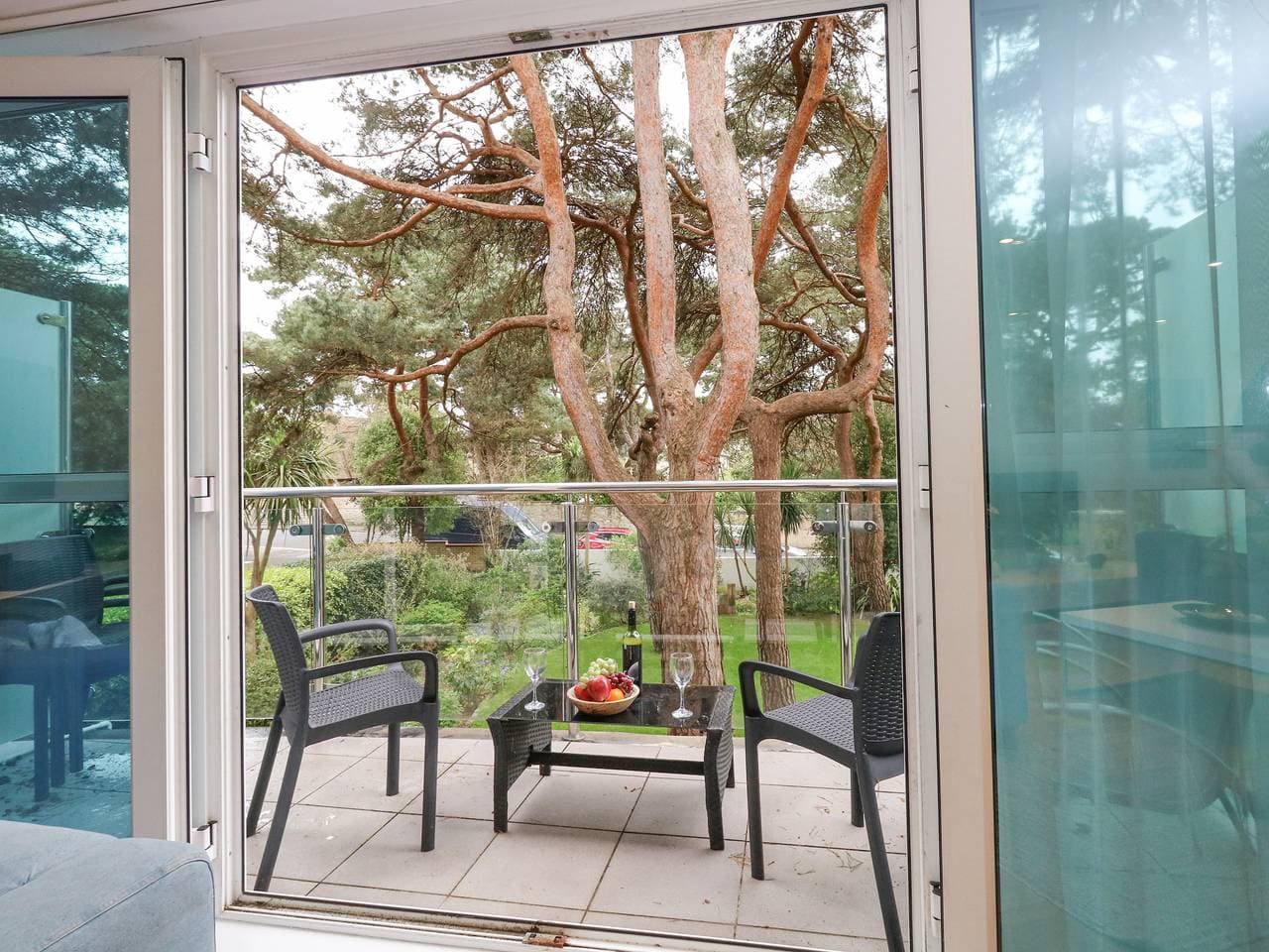 Foto 9 von 50: Cottage für 8 Personen mit Terrasse