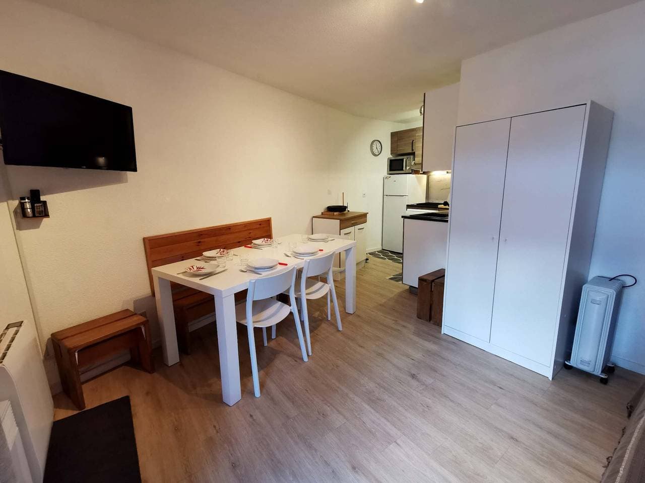 Foto 4 von 16: Gemütliche 2-Zimmer-Kabine, 100m zur Skischule, neue Küche, Balkon, 4 Schlafplätze, keine Haustiere