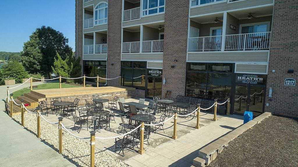 Foto 9 von 21: #116 Pointe - 1  Bedroom Lakefront Condo at Mariners Sml