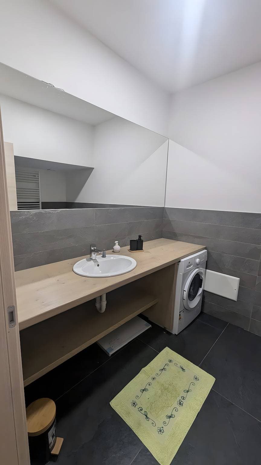Foto 9 von 10: Ferienwohnung 'Nicla' mit Seeblick, Wi-Fi und Klimaanlage