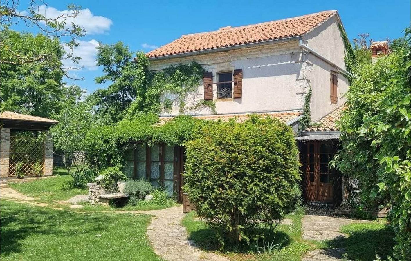 Foto 4 von 25: Charmante 80 m² große Ferienwohnung mit beheiztem Pool, Terrasse und WLAN in der Nähe von Kanfanar
