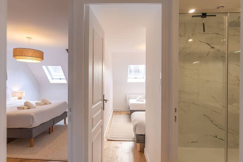 Foto 3 von 15: Apartment-Ensuite mit Dusche-Climatisation-Stadtblick