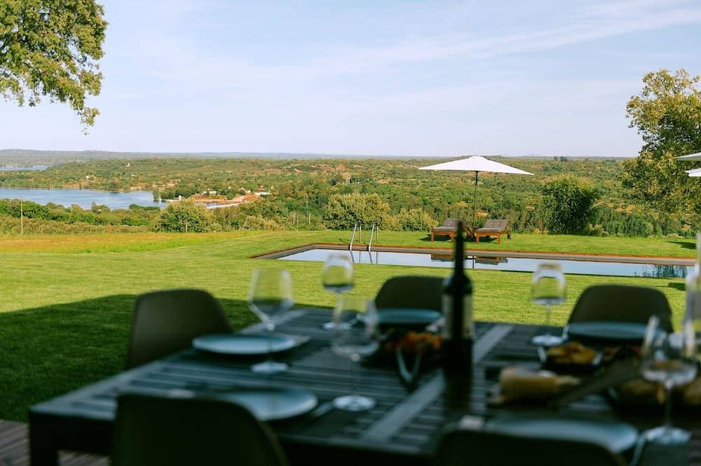 Foto 12 von 30: Monte Da Fifas Landhaus mit Pool und herrlichem Blick auf den Staudamm