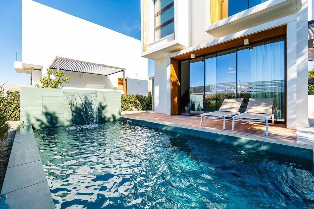 Villa Laurus 4 by Ezoria Villas 1