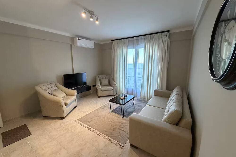 Foto 10 von 22: Pleasant Location 2Br Apt with Nice Views -- Keyifli Konumda Manzaralı 2+1 Daire