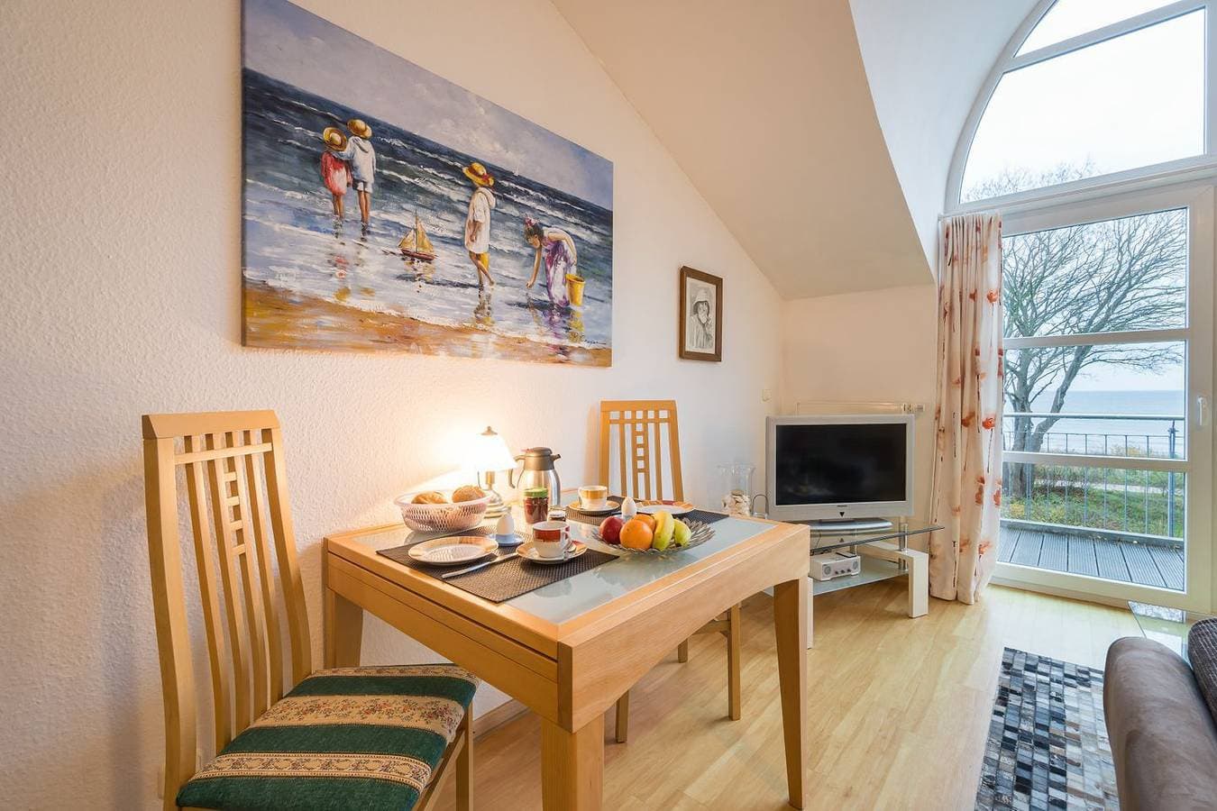 Foto 4 von 12: Elegante Ferienwohnung mit Meerblick und Galerie, direkte Strandlage