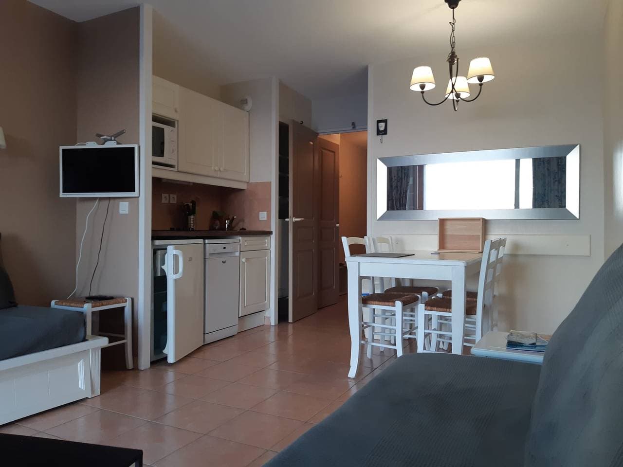 Foto 4 von 58: Apartment mit Pool in Six-Fours-les-Plages 32 m² Meerblick