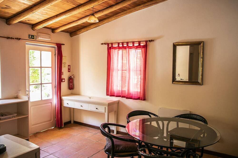 Foto 12 von 30: Geräumiges Familien-Cottage (max. 5 Personen) mit Gemeinschaftspool