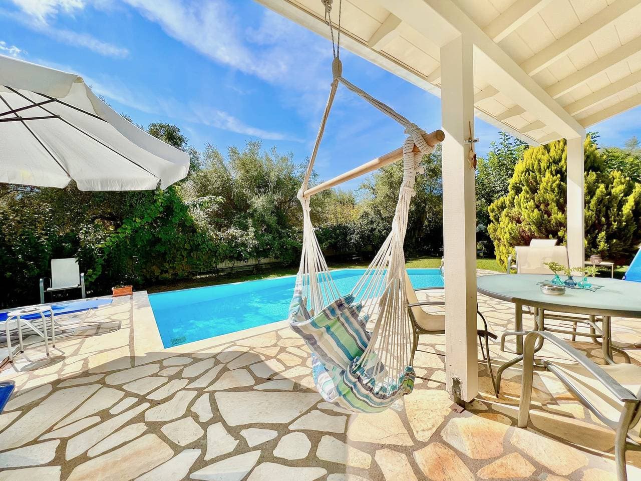 Foto 13 von 32: Beach Villa Iolis with private pool