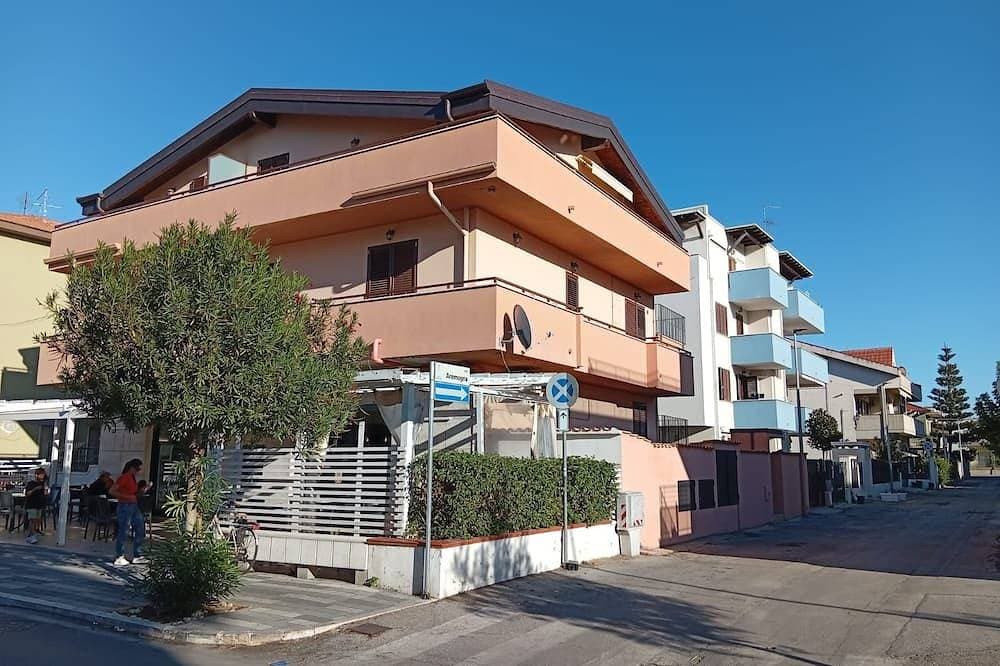Foto 11 von 26: Casa Marina Grande. Siamo a 80m dal mare. Con 1 camera, 1 bagno e posto auto.