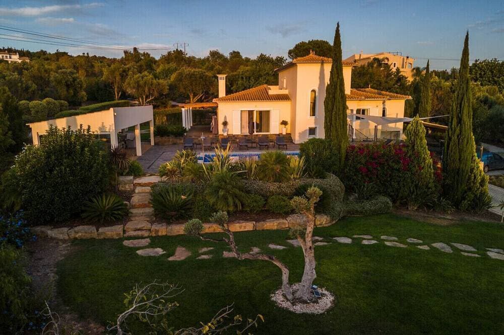 Casa Rosa - Heated Pool & Sea Views 1