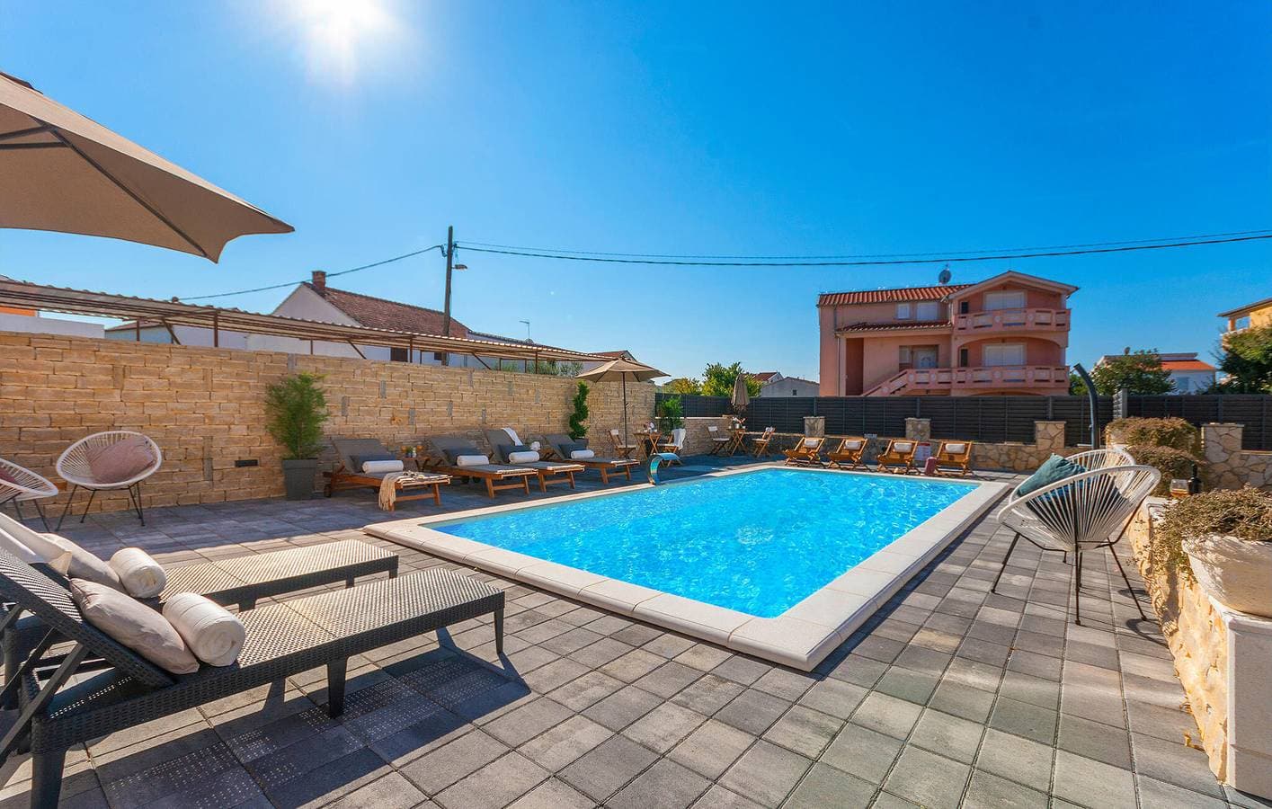 Foto 2 von 24: Gemütliche Ferienwohnung mit Pool, Terrasse und nur 1 km vom Strand entfernt