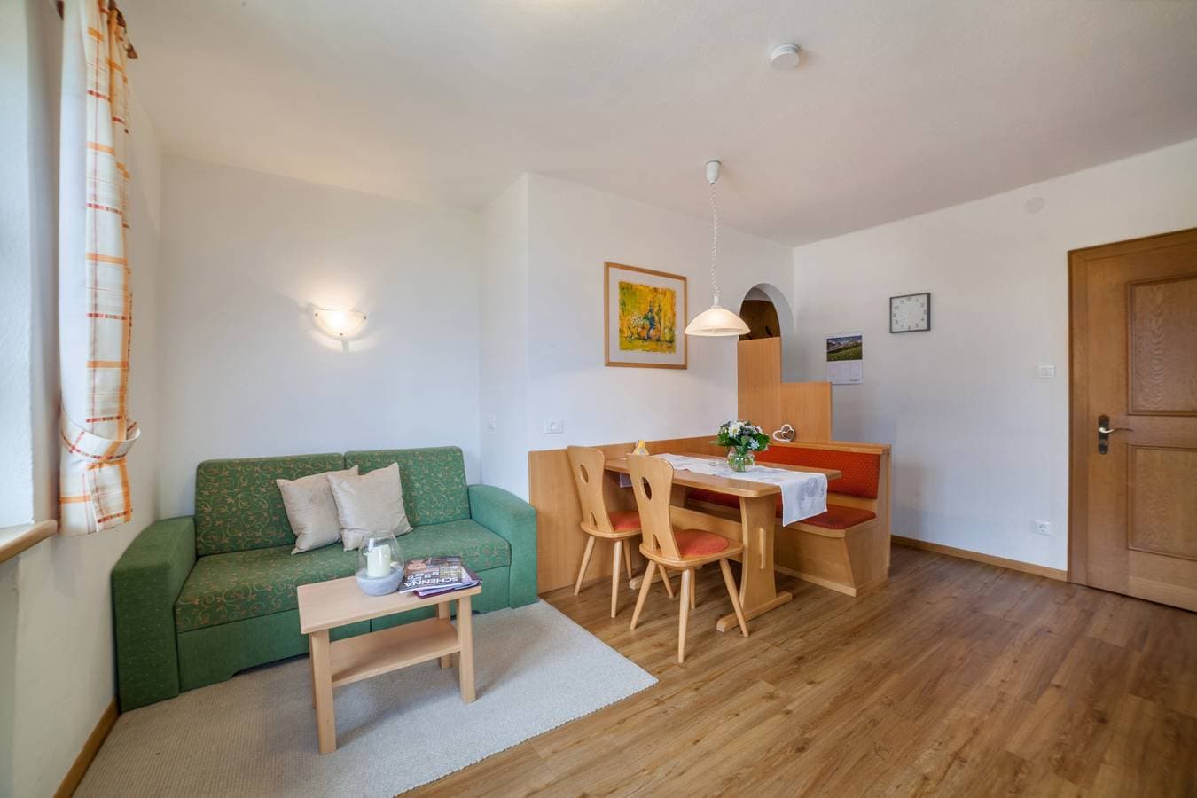Foto 2 von 22: Ferienwohnung "Hahnenkamm Rainegg" mit Bergblick, WLAN, Garten & Balkon