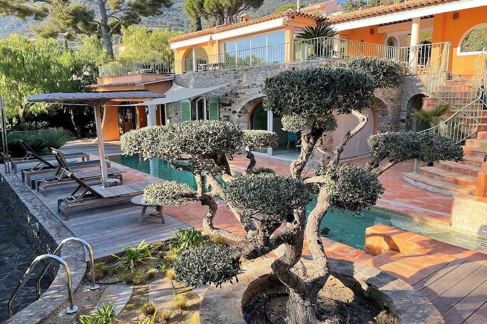 Villa With Sea View And Pool 100M From The Beach 1