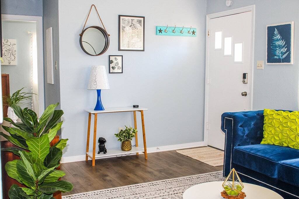 Foto 9 von 27: Deja Blue *Mid-Mod Haus *2Schlafzimmer/1Badezimmer/1Garage* Nahe I27/I40*