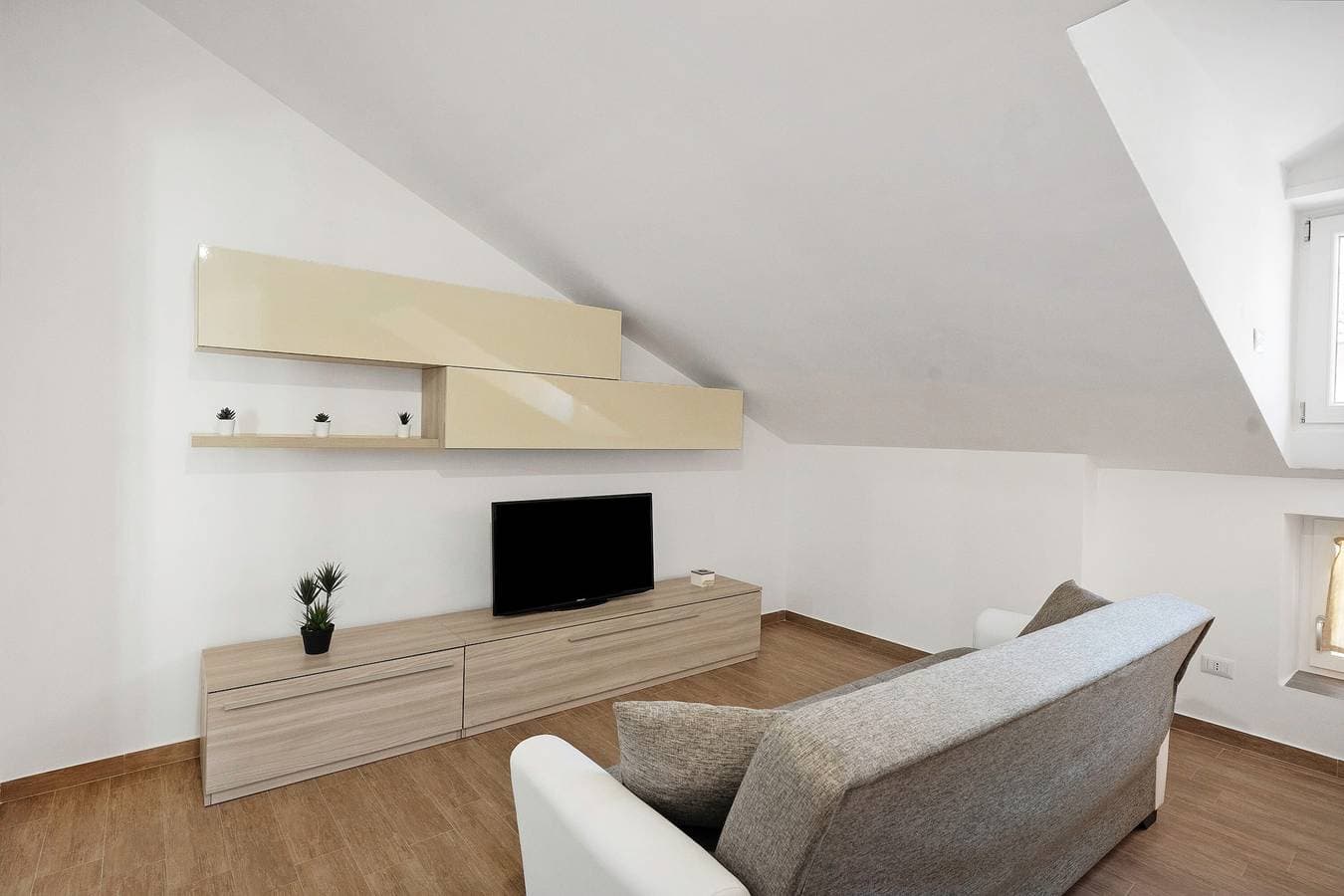 Foto 7 von 21: Ferienwohnung 'Alba' mit Bergblick, Wi-Fi und Klimaanlage
