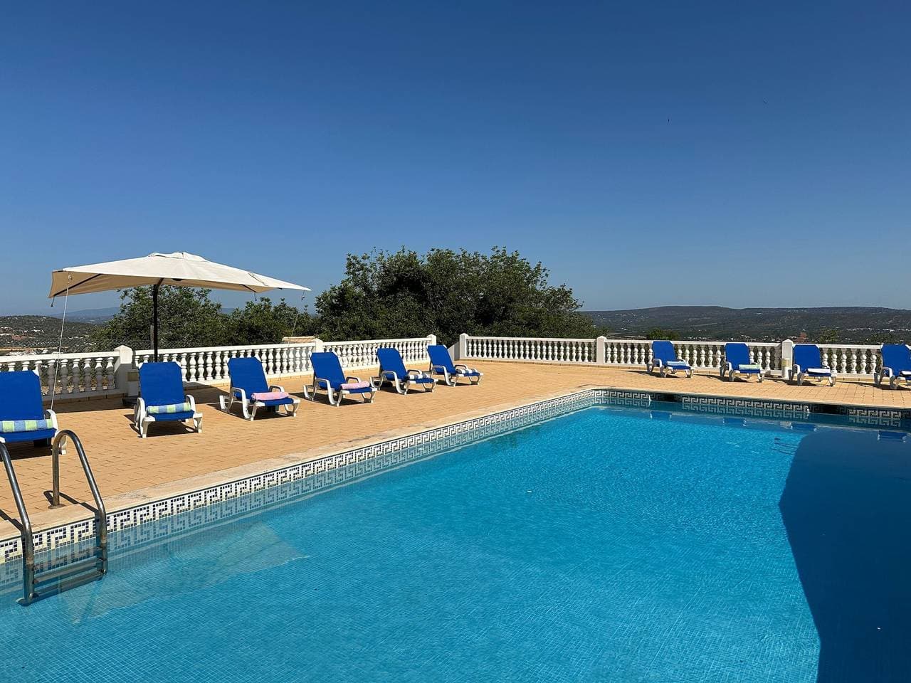 Foto 2 von 128: BnB Homes Luxurious Villa with 5 bedrooms & pool