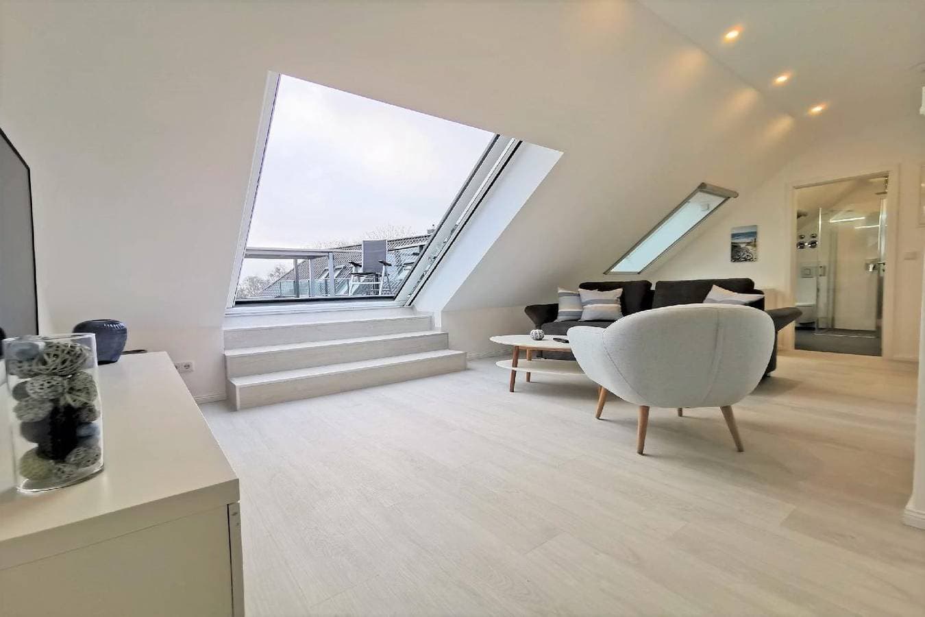 Foto 5 von 21: Ferienwohnung mit Dachterrasse und Meerblick - Haus Inselwind FeWo MEERwasser