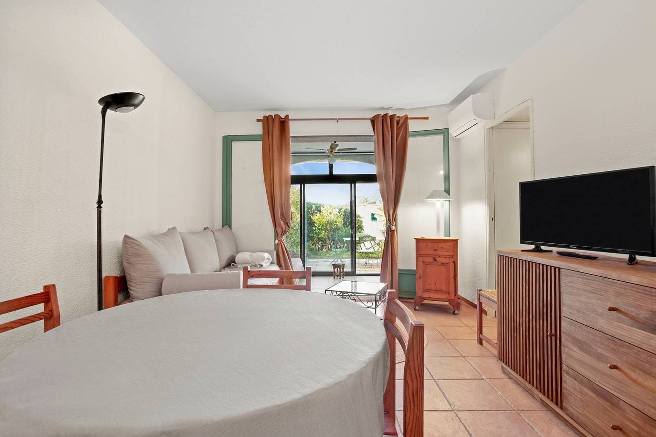 Foto 9 von 25: Appartement 'Pramousiquer D23' mit Bergblick, Gemeinschaftspool und Klimaanlage