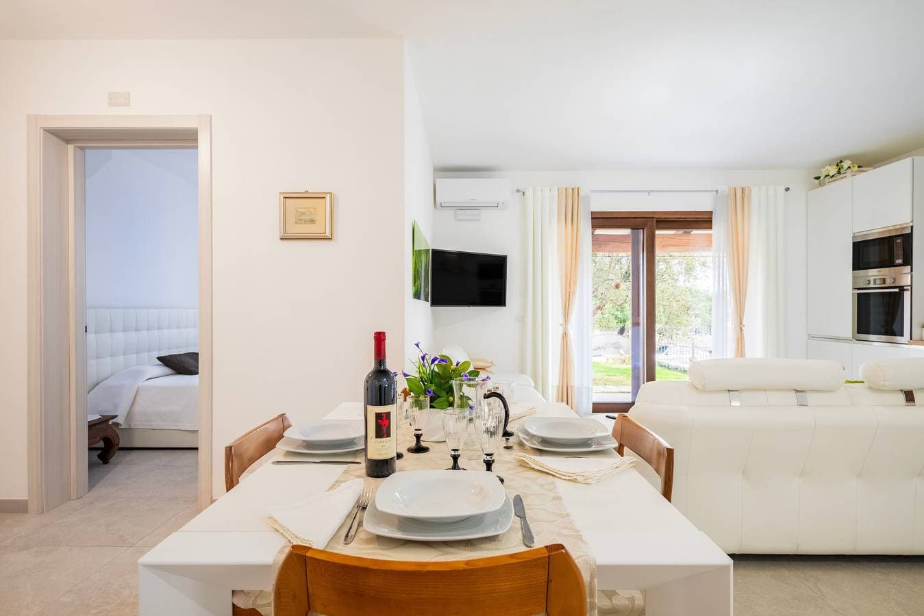 Foto 12 von 32: Ferienhaus 'Laura' mit privater Terrasse, Wi-Fi und Klimaanlage