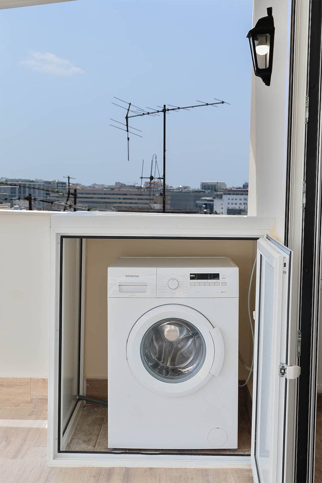Foto 5 von 14: Liv - View and  the City Studio in Athens