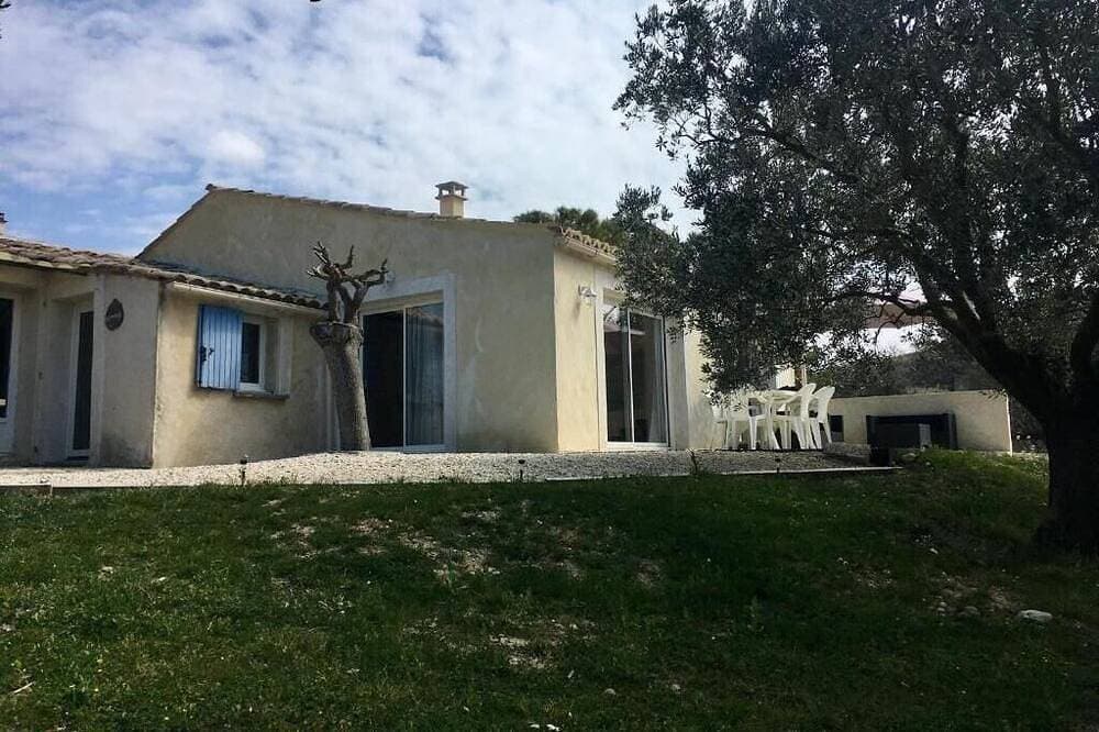 Foto 6 von 17: Large, relaxing gîte full of charm surrounded by olive trees - Pets welcome
