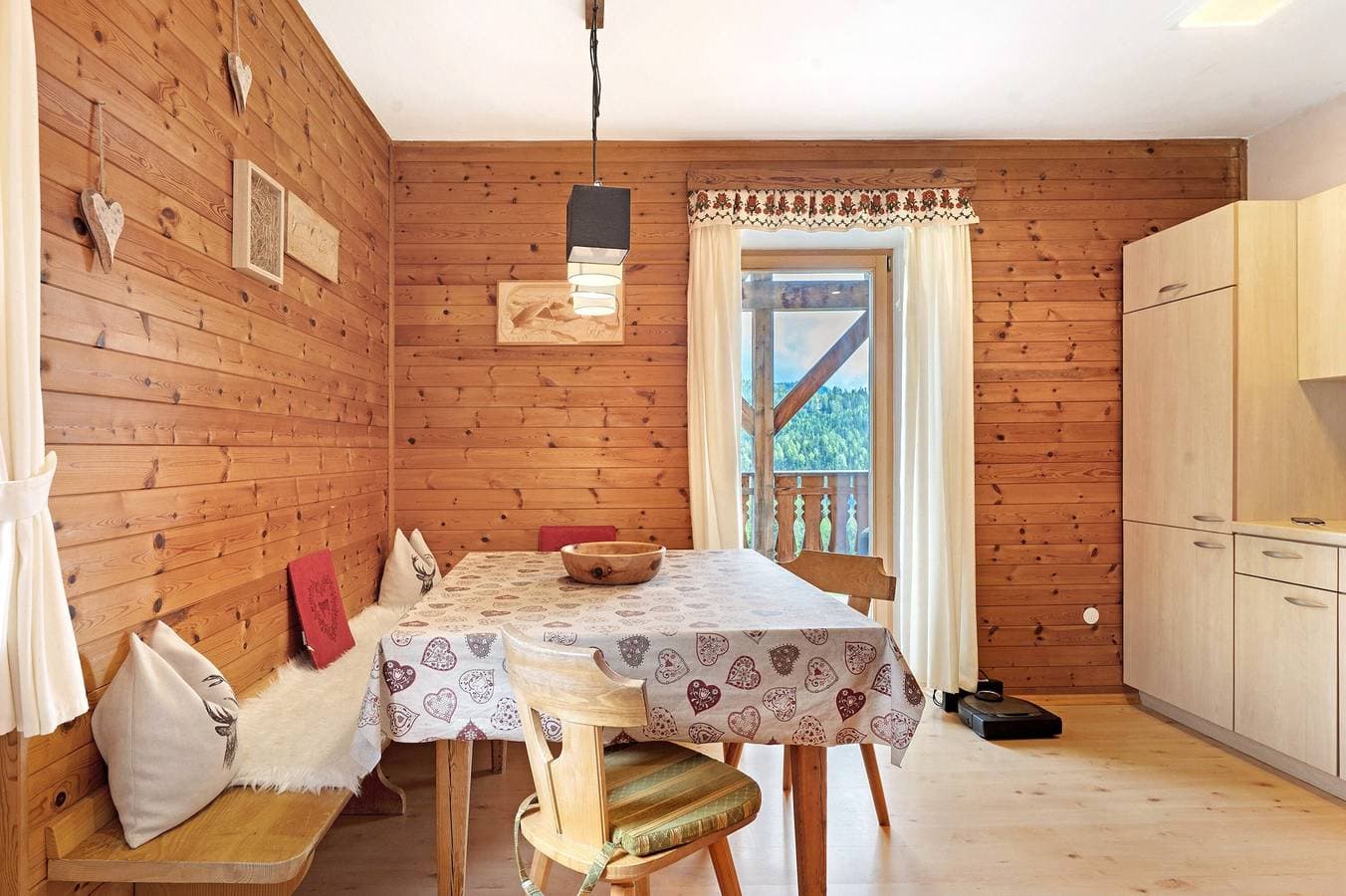 Foto 2 von 32: Ferienwohnung Huanzhof Schwarzhorn mit Bergblick, Garten & Terrasse