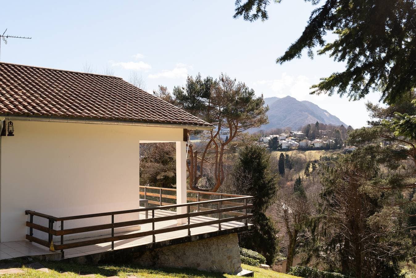 Foto 13 von 24: Panorama-Chalet in Bagnères-de-Bigorre Blick auf den Pic du Midi Garten und Privatparkplatz