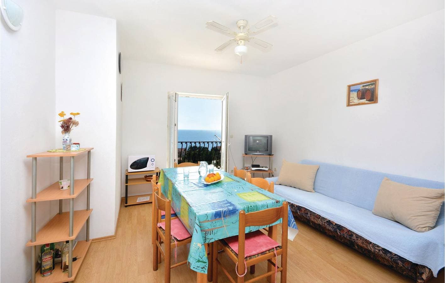 Foto 4 von 23: Gemütliche 300 m zum Strand: Klimatisierte Wohnung mit Terrasse und Parkplatz