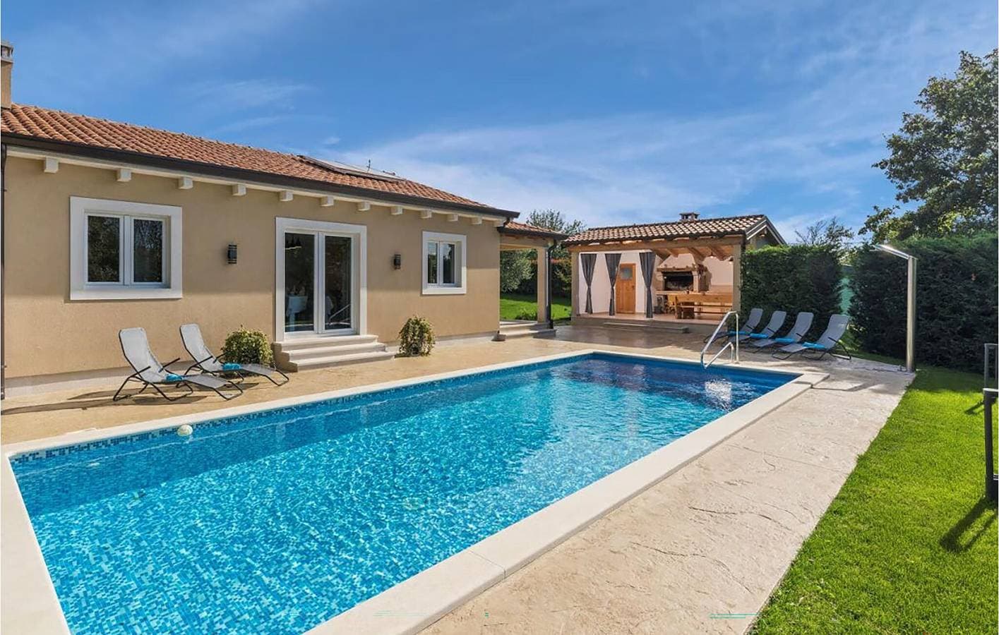 Foto 3 von 35: Modernes Apartment mit 2 Schlafzimmern, Pool und Terrasse in der Nähe des Stadtzentrums von Jakovici