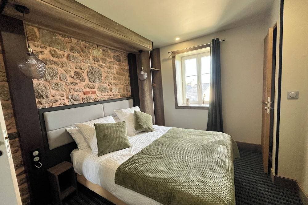 Sea-View Room at Le Bouquet 1