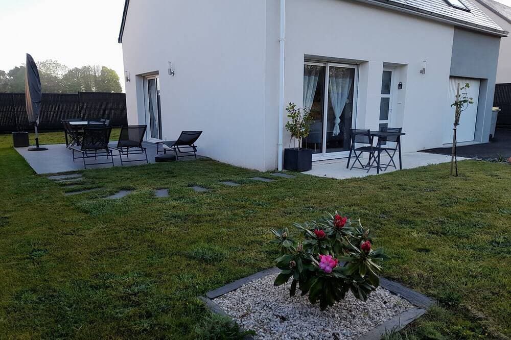 3* House With Garden And Terrace (sleeps 8) in Pont-L'Abbe 1