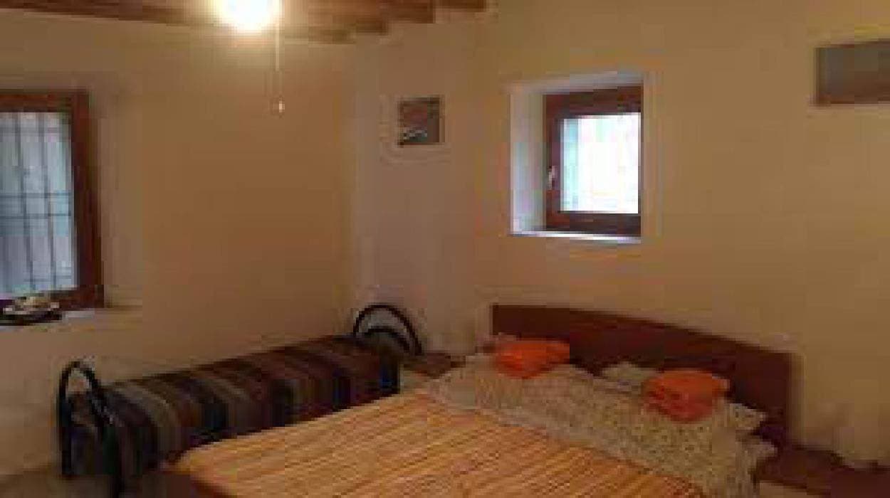 Foto 4 von 5: Family Room with Private Bathroom